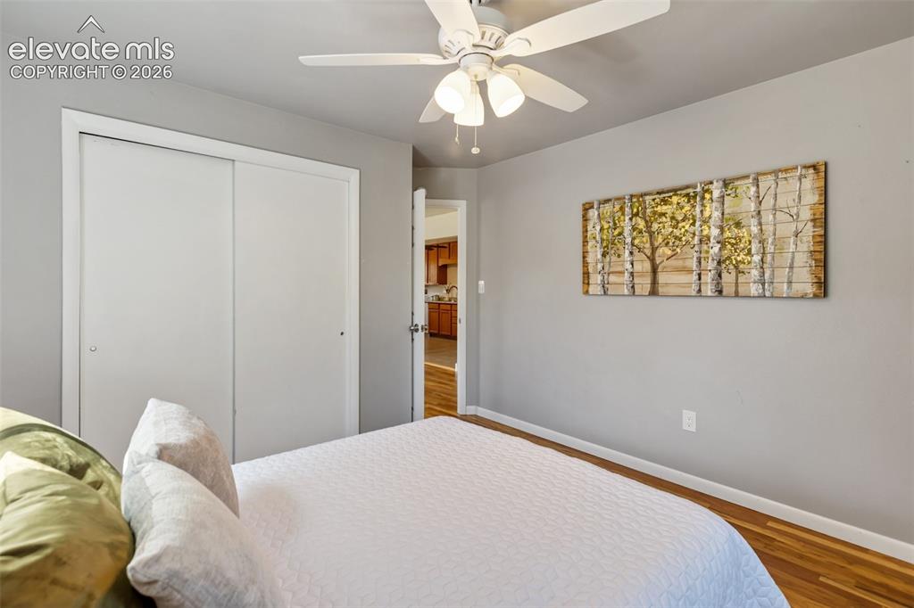 Image 19 of 32: Bedroom