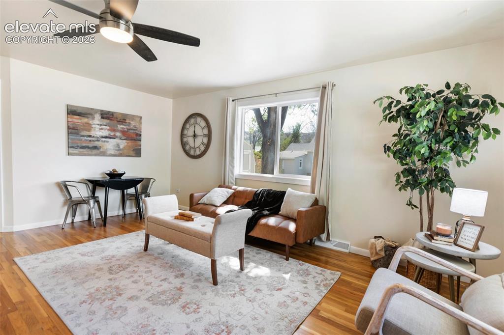 Image 6 of 32: Living Room