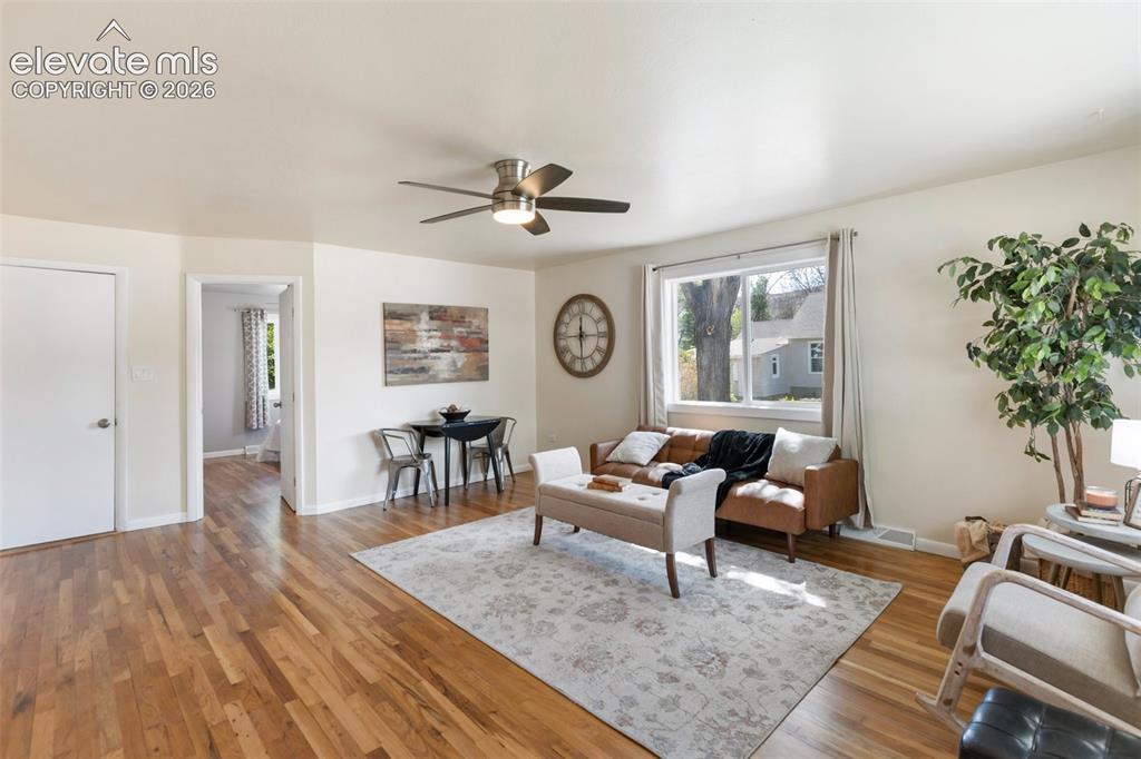 Image 8 of 32: Living Room