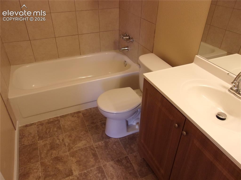 Image 13 of 20: Bathroom
