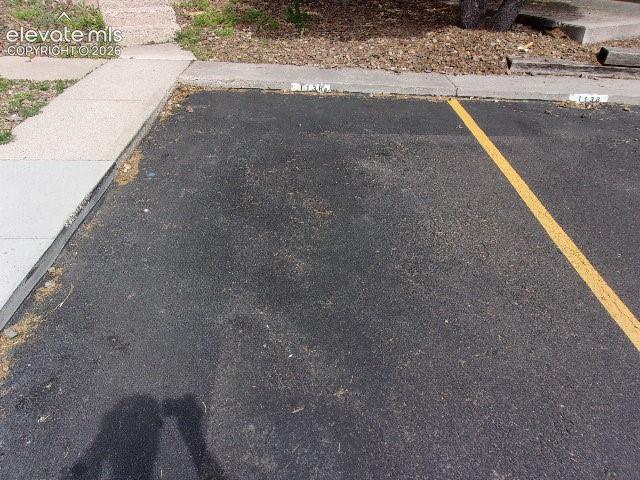 Image 15 of 20: Parking