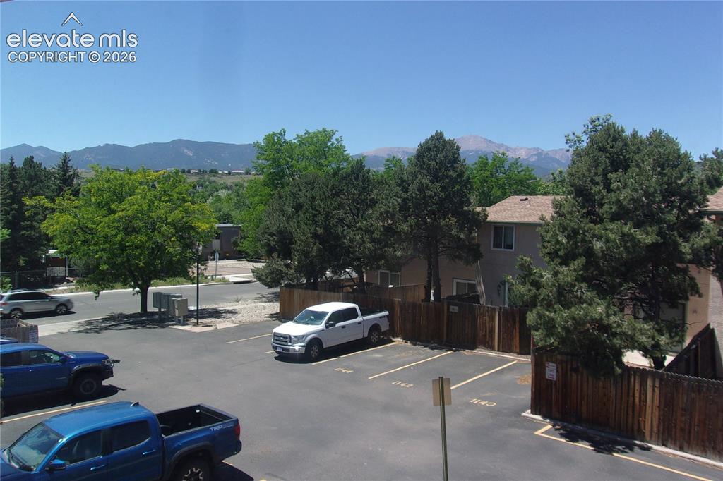 Image 19 of 20: Parking