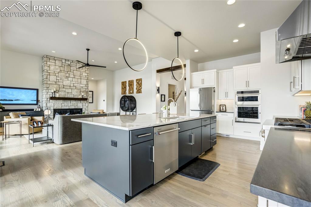 Image 12 of 50: Kitchen