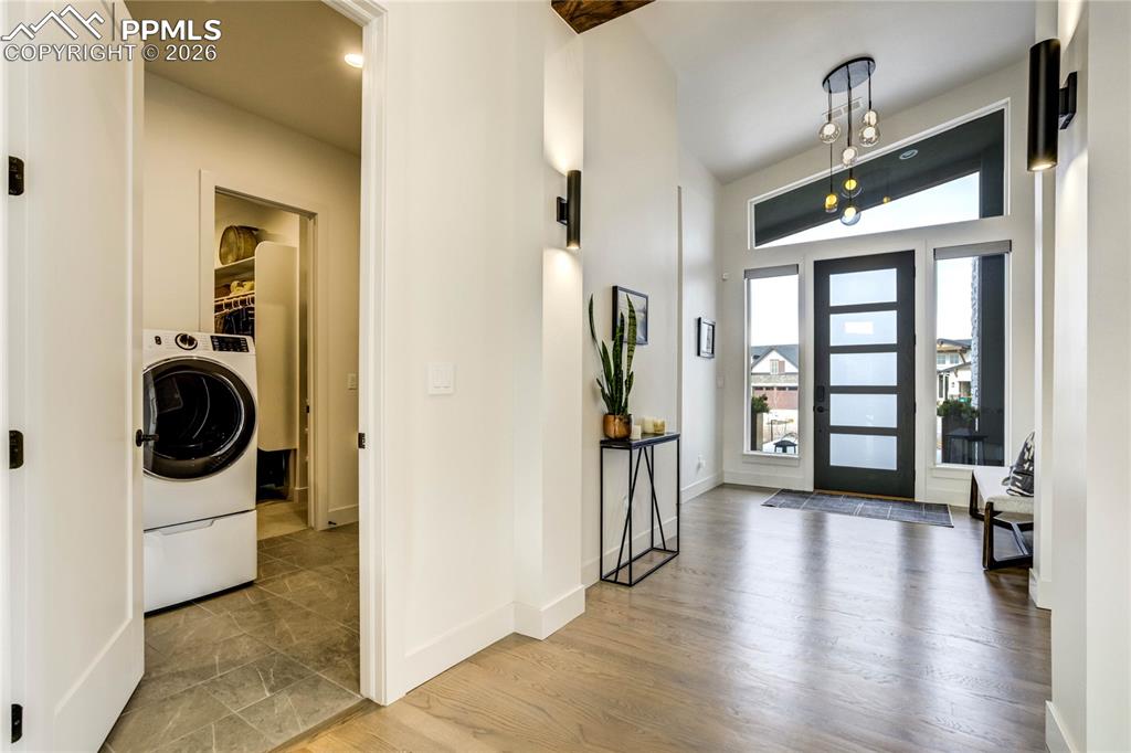 Image 23 of 50: Entry