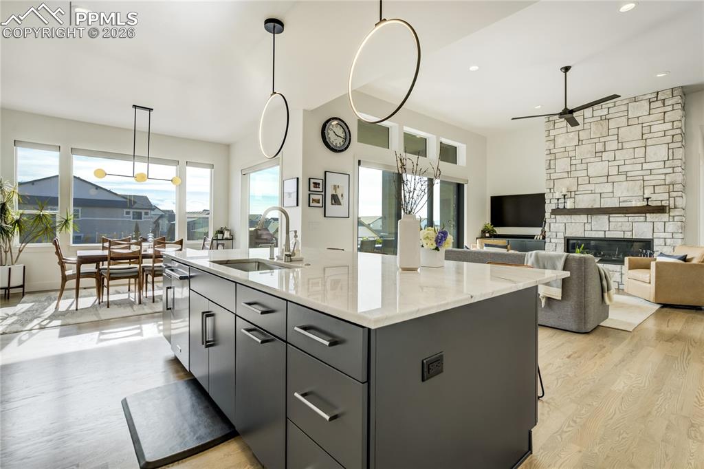 Image 8 of 50: Kitchen