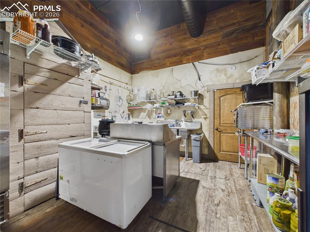 Image 12 of 39: Kitchen