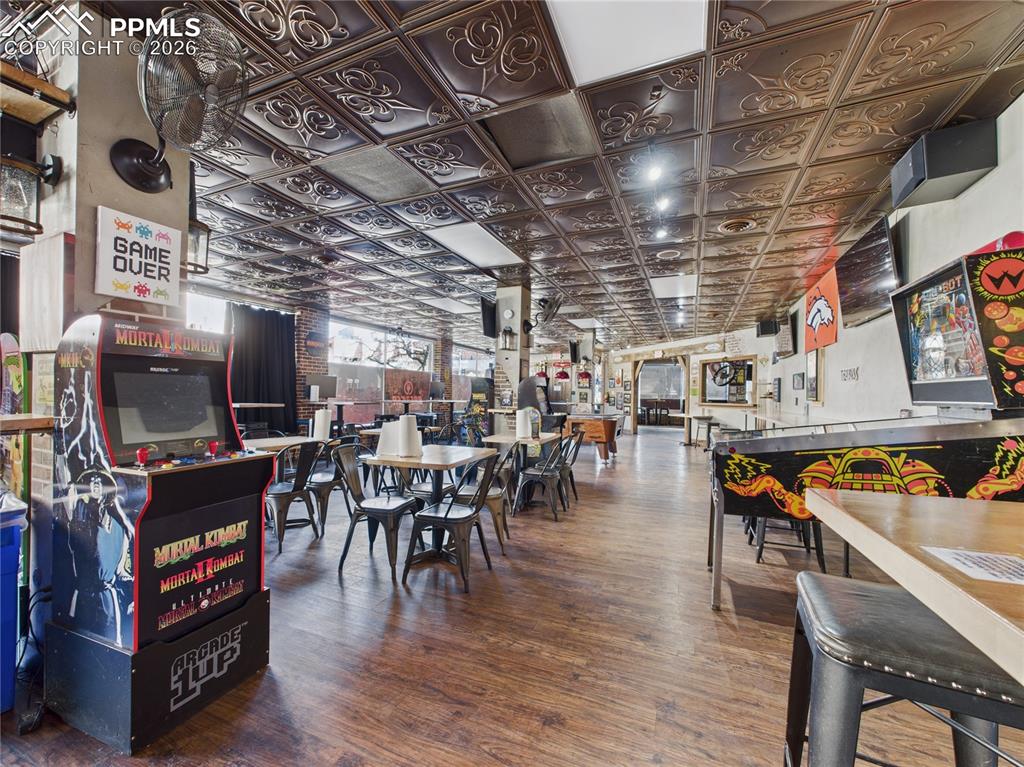 Image 17 of 39: Dining Area