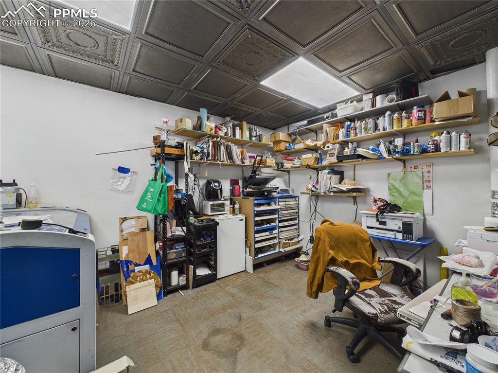 Image 33 of 39: Office