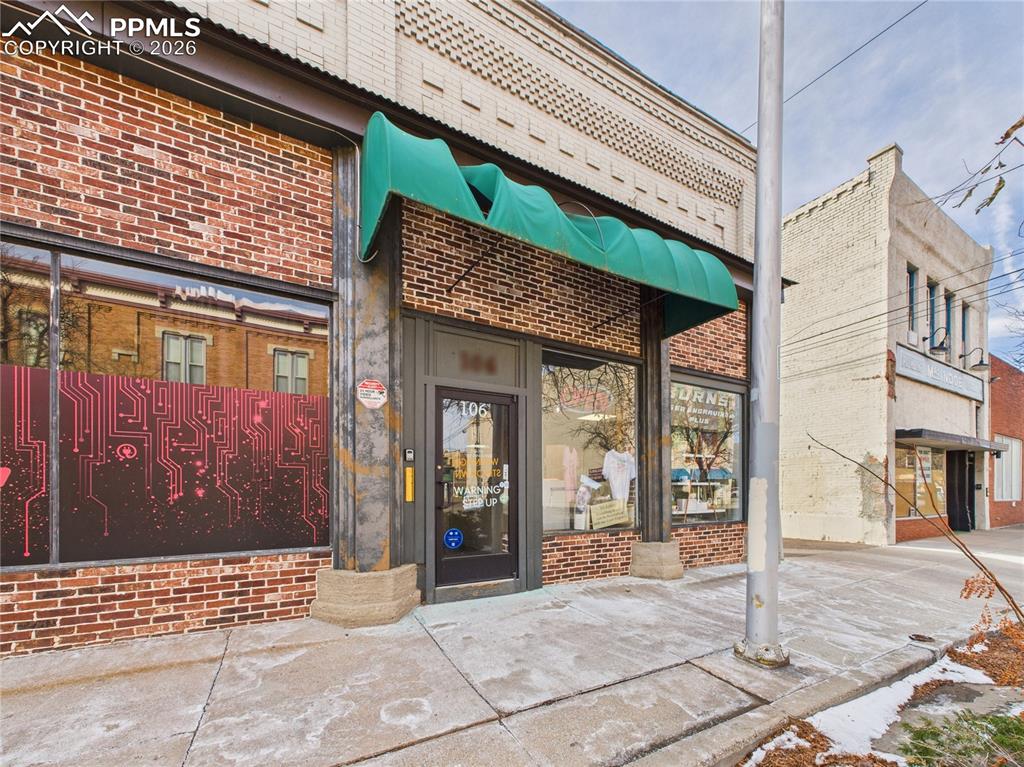 Image 36 of 39: Entry