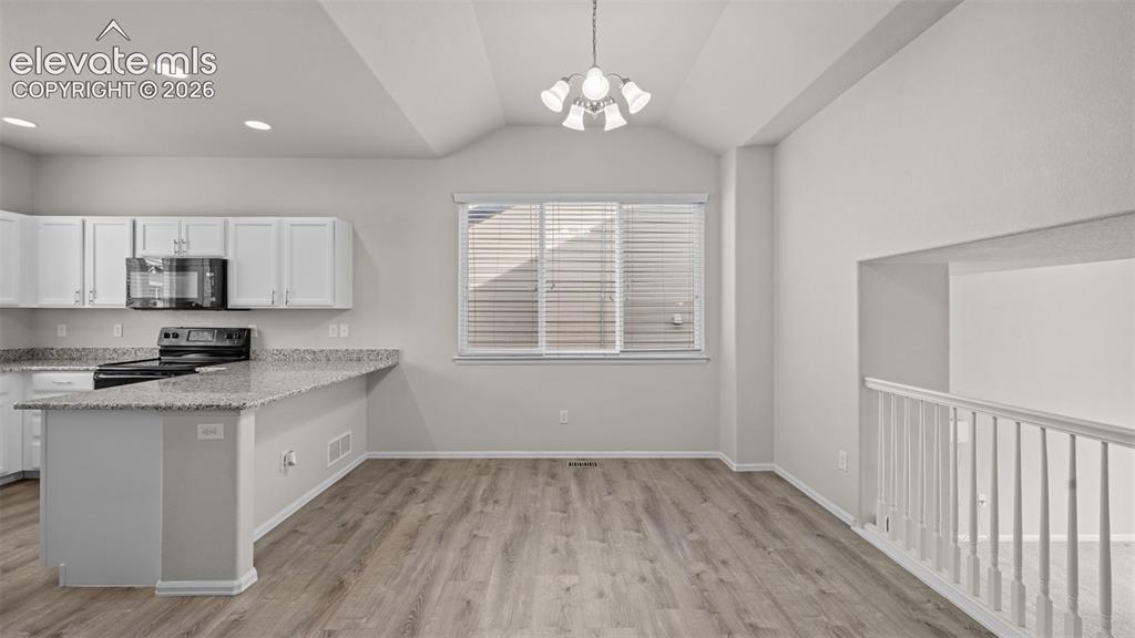 Image 10 of 42: Kitchen