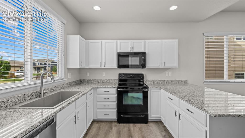 Image 13 of 42: Kitchen