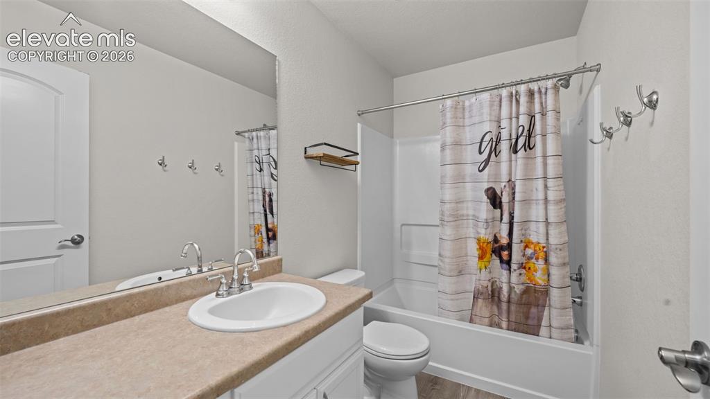 Image 22 of 42: Bathroom