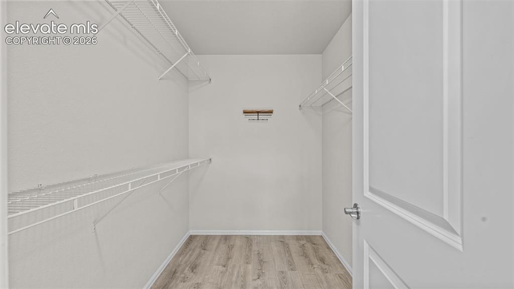 Image 29 of 42: Closet