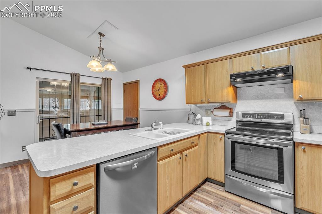 Image 10 of 42: Kitchen