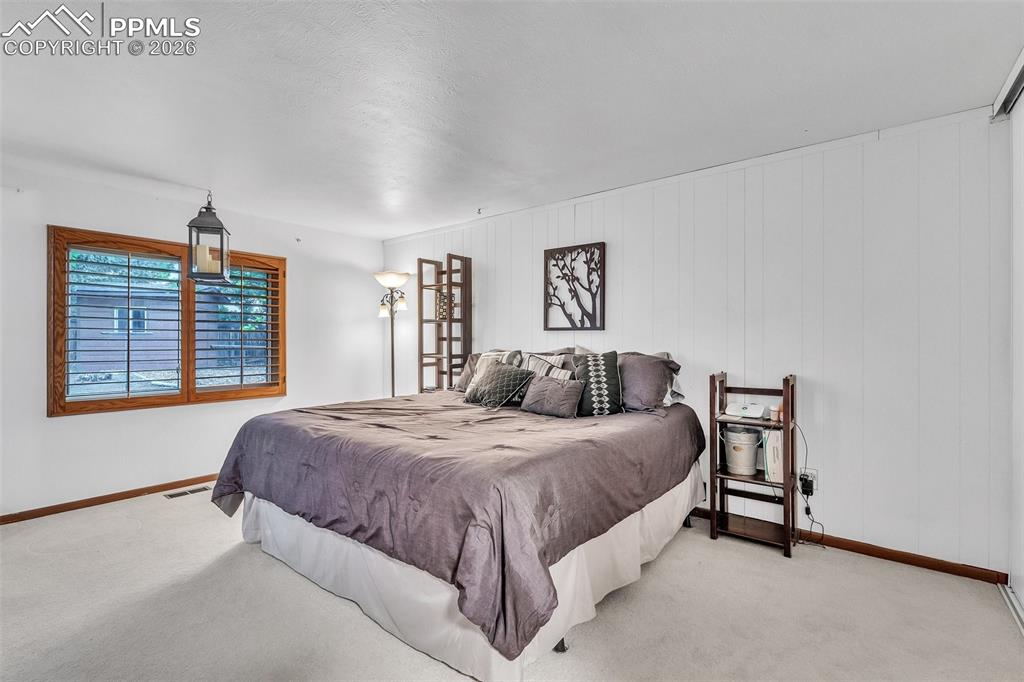 Image 14 of 42: Bedroom