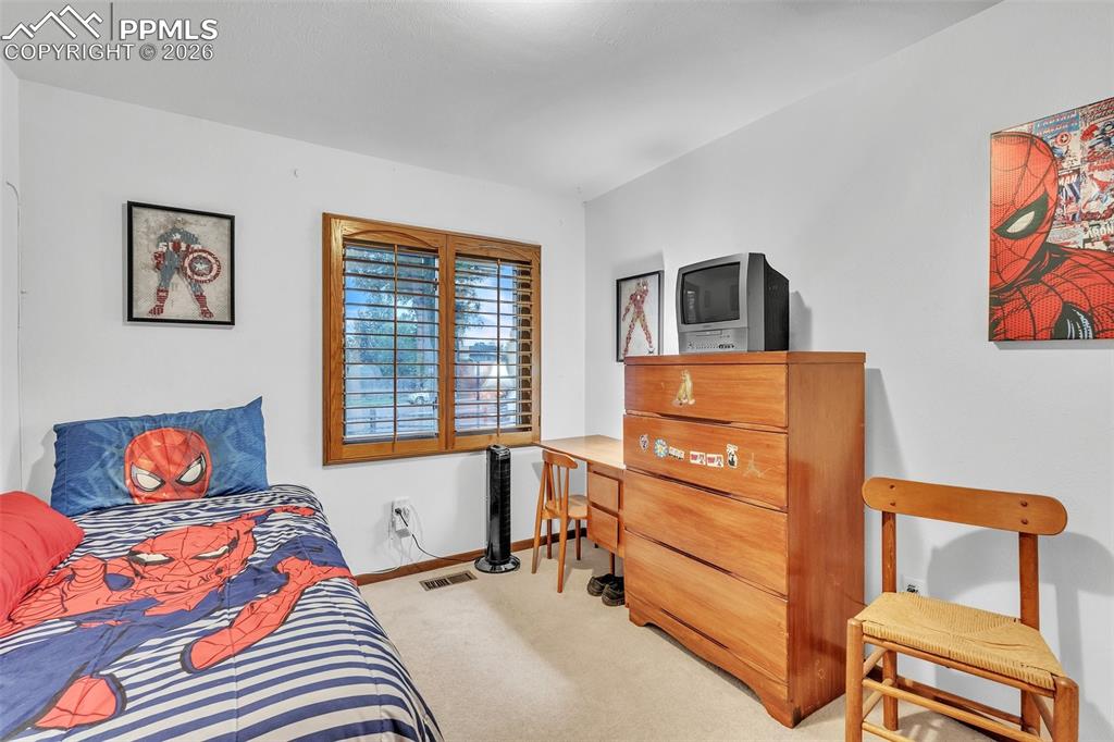 Image 19 of 42: Bedroom