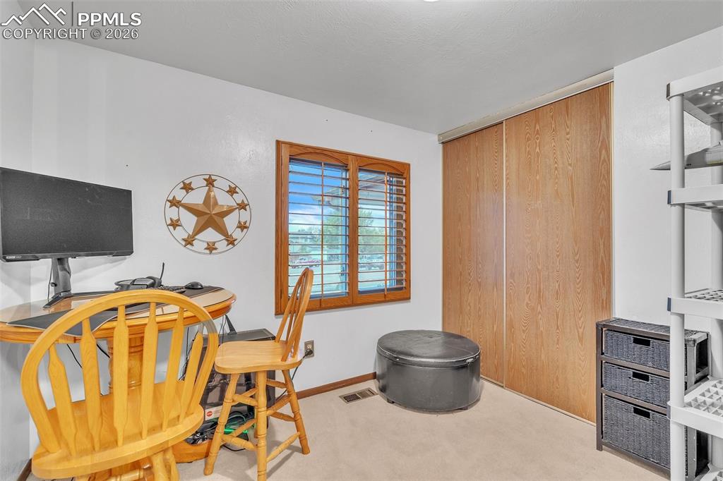 Image 23 of 42: Office