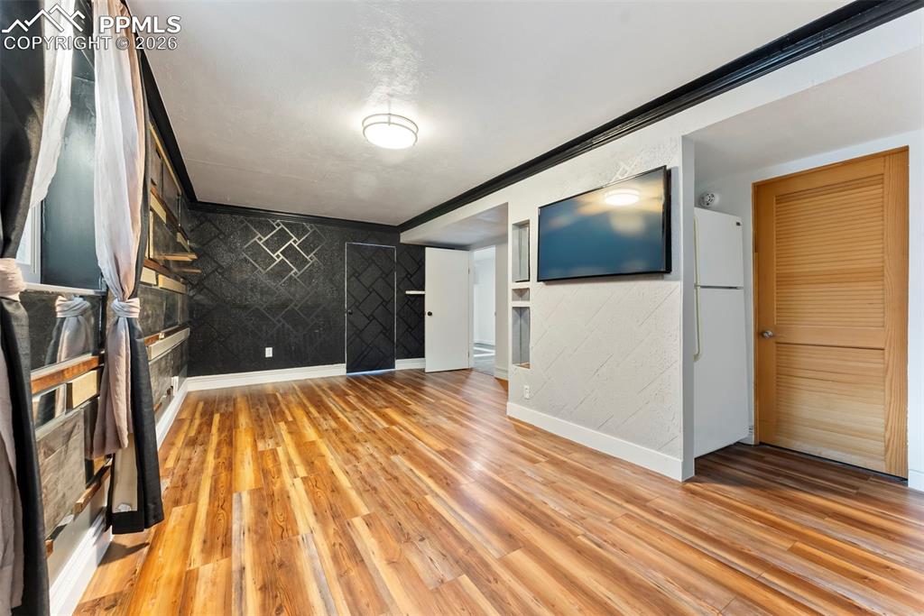 Image 30 of 42: Living Room