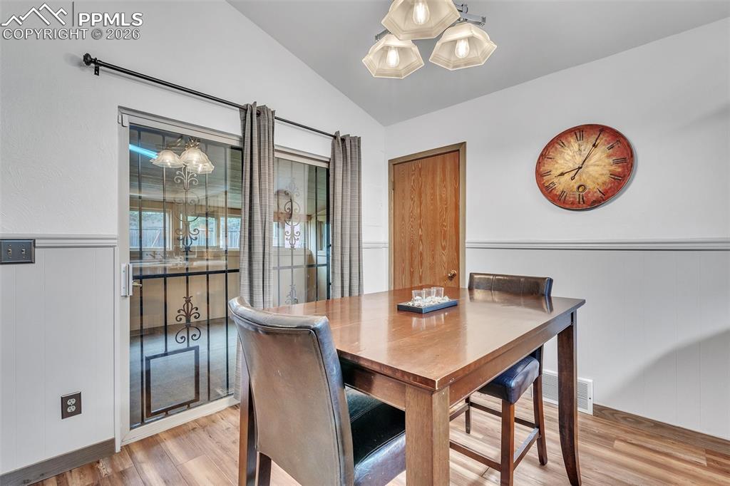 Image 8 of 42: Dining Area