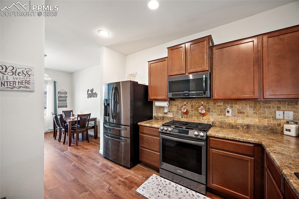 Image 13 of 26: Kitchen