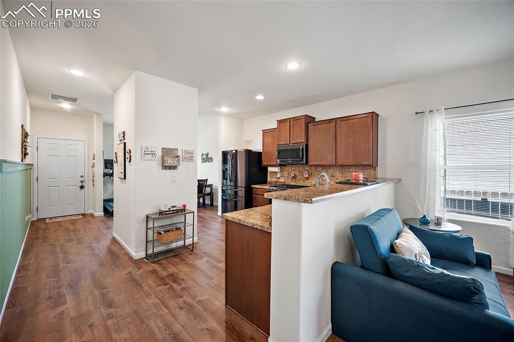 Image 15 of 26: Kitchen