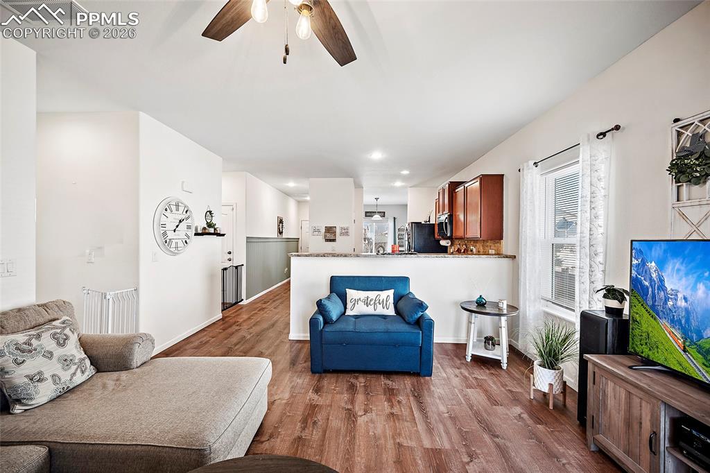 Image 16 of 26: Living Room