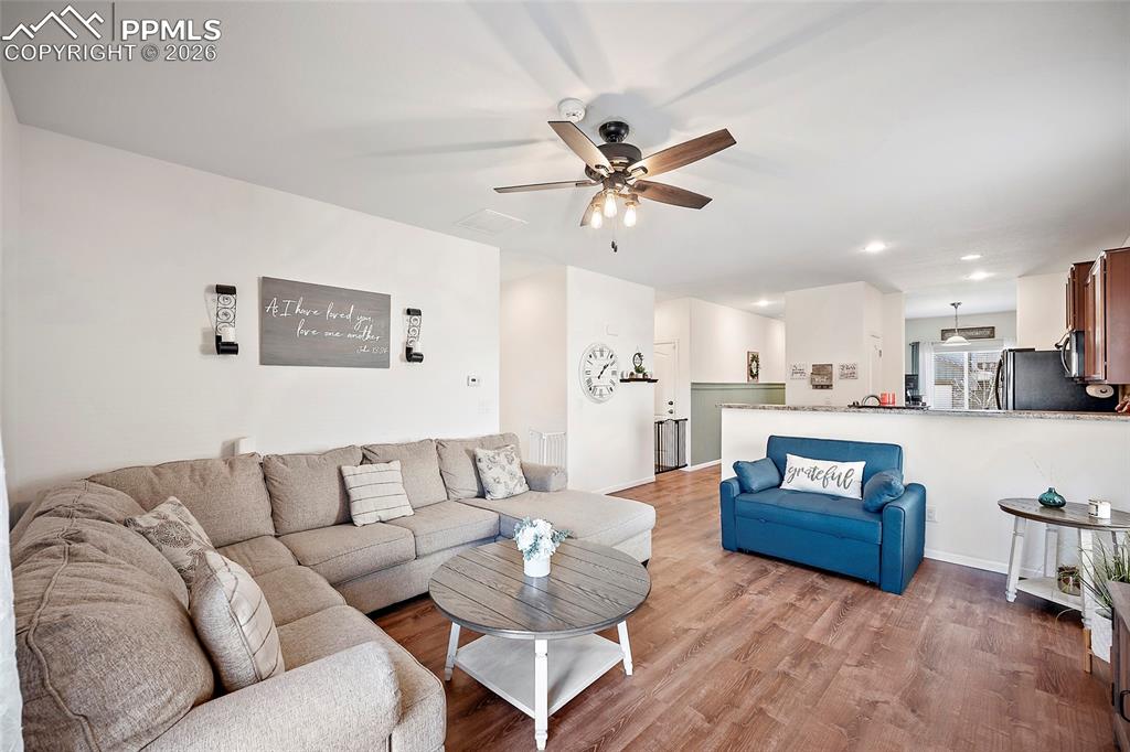 Image 17 of 26: Living Room