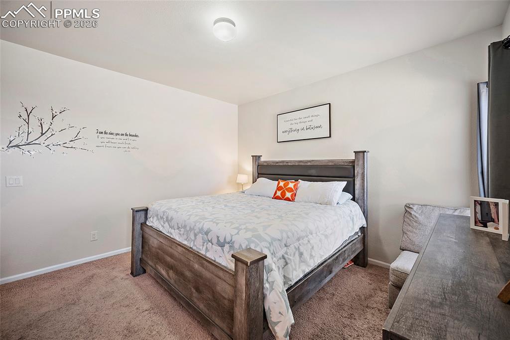 Image 19 of 26: Bedroom