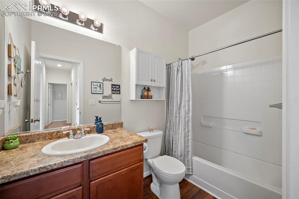 Image 21 of 26: Bathroom