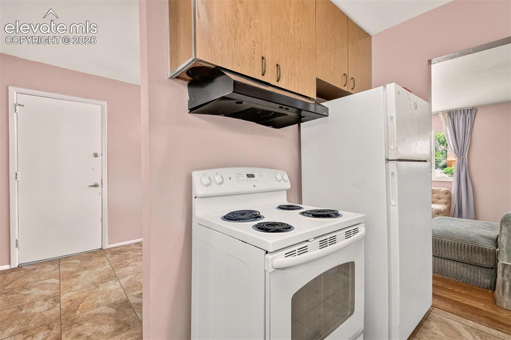 Image 12 of 34: Kitchen