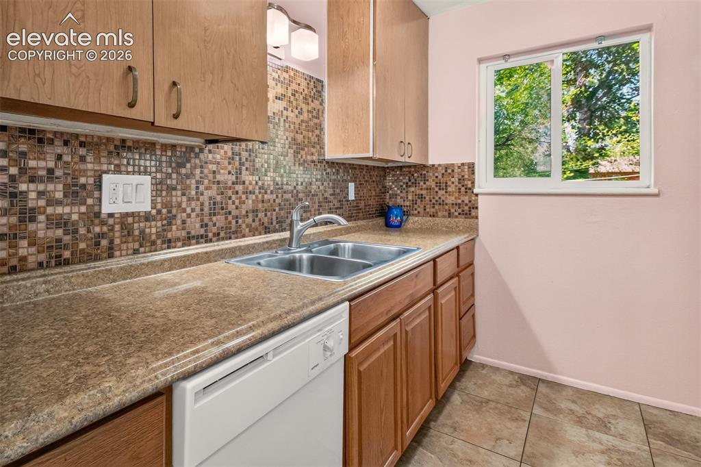 Image 13 of 34: Kitchen