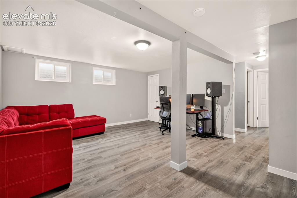 Image 21 of 34: Family Room