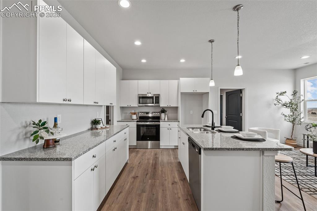 Image 16 of 50: Kitchen