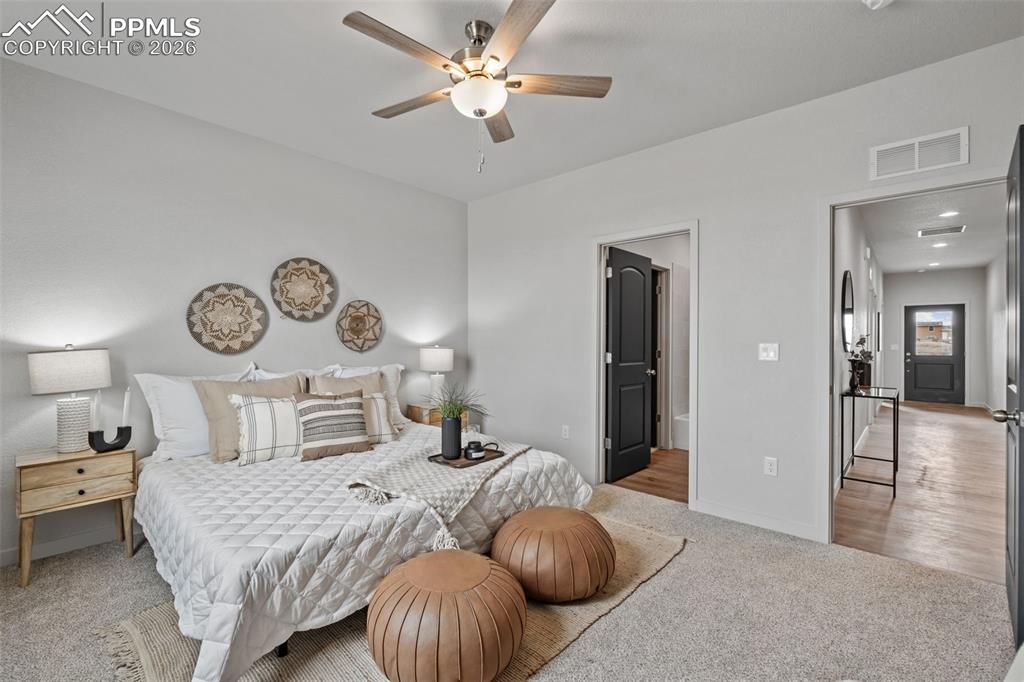 Image 25 of 50: Bedroom