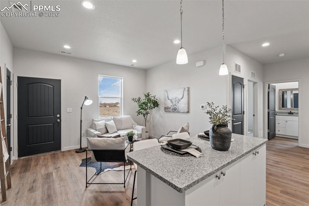 Image 32 of 50: Kitchen