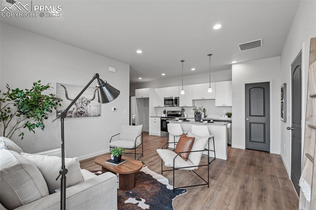 Image 39 of 50: Living Room