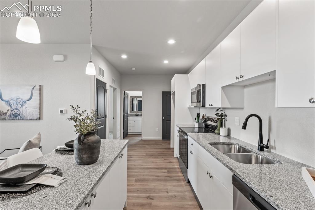 Image 42 of 50: Kitchen