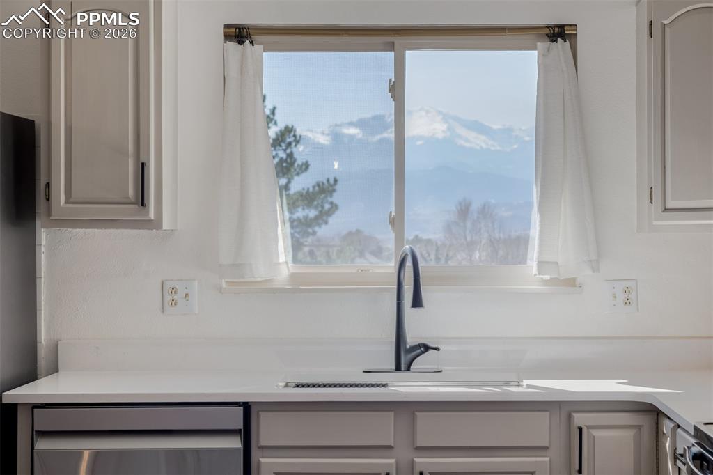 Image 14 of 36: Kitchen