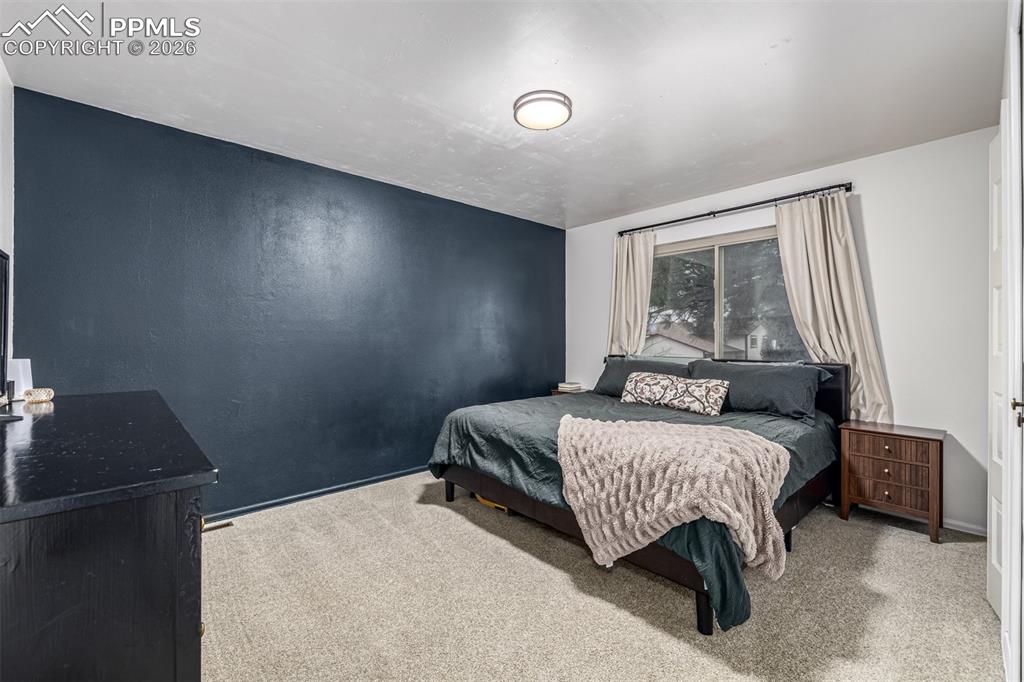 Image 15 of 36: Bedroom