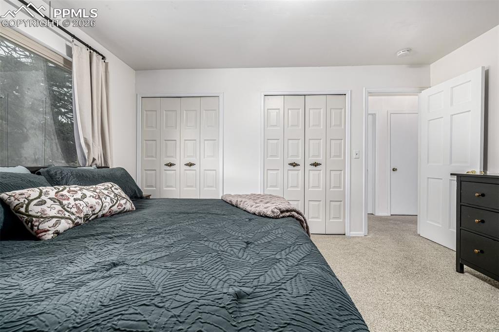 Image 16 of 36: Bedroom