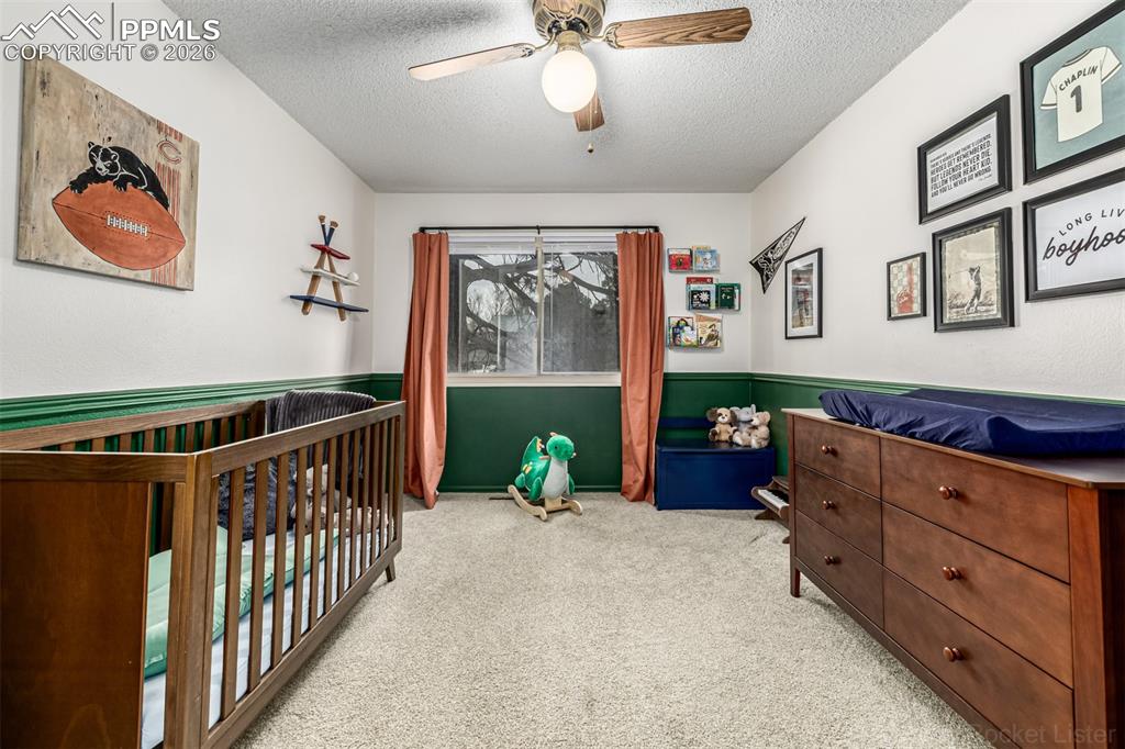 Image 17 of 36: Bedroom