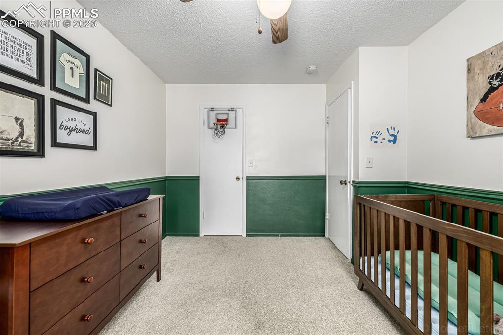 Image 18 of 36: Bedroom