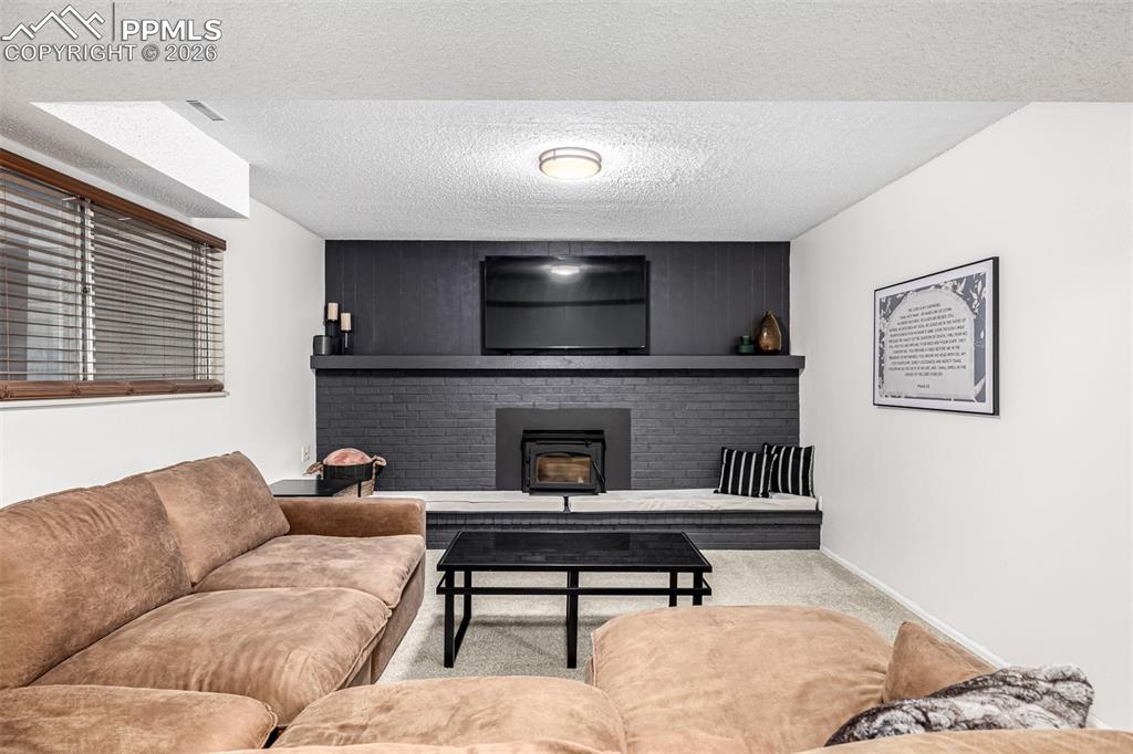 Image 20 of 36: Living Room