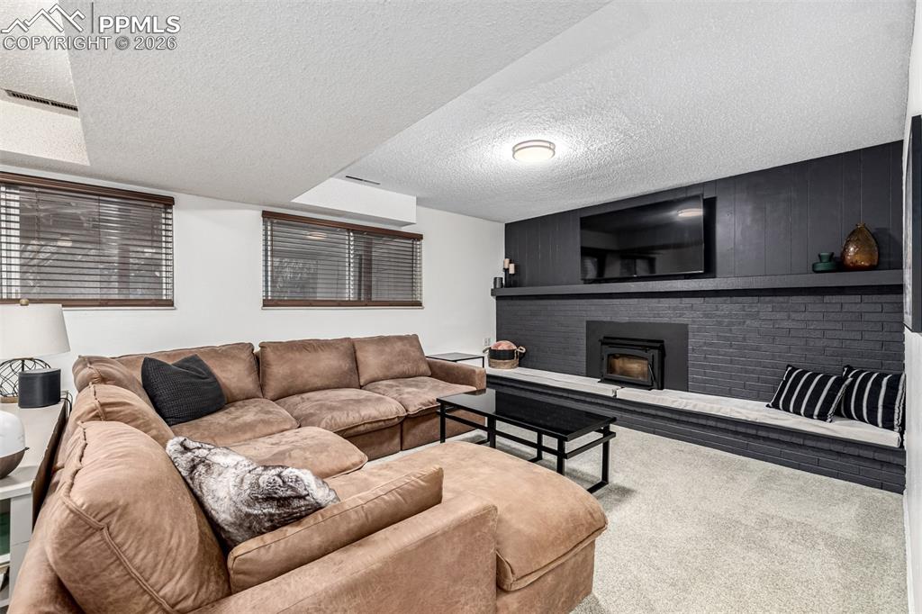 Image 22 of 36: Living Room