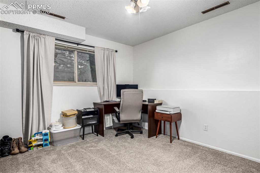 Image 24 of 36: Office