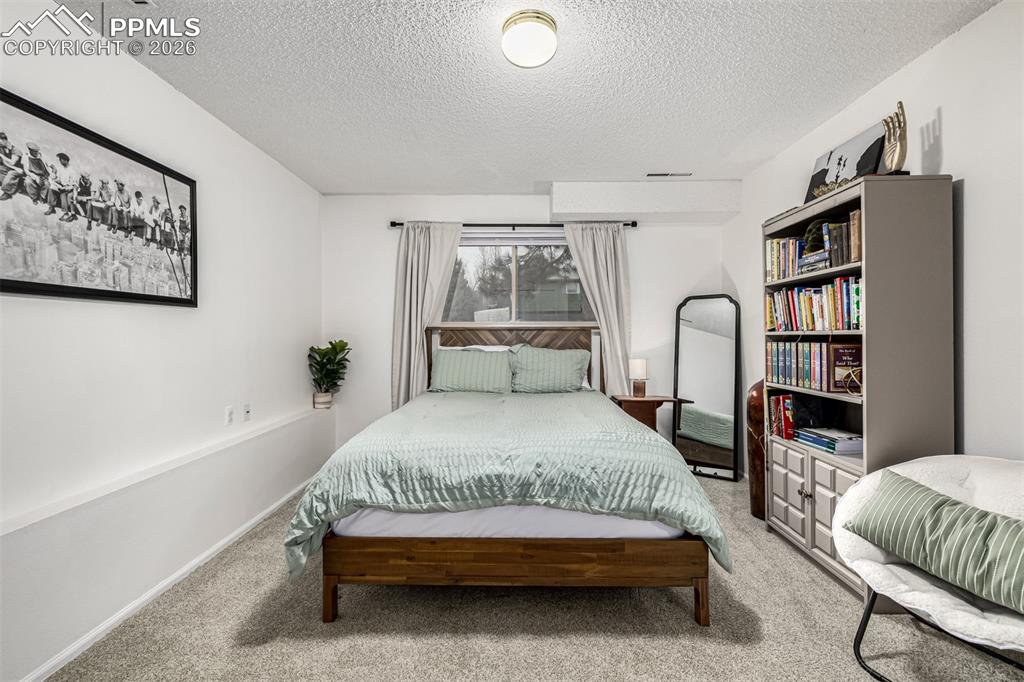 Image 25 of 36: Bedroom