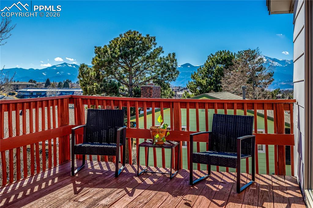 Image 28 of 36: Deck