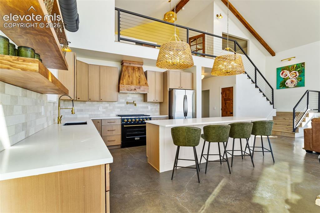 Image 9 of 50: Kitchen