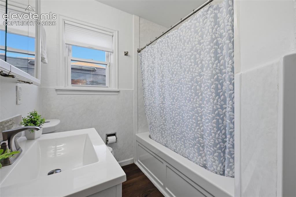 Image 11 of 31: Bathroom