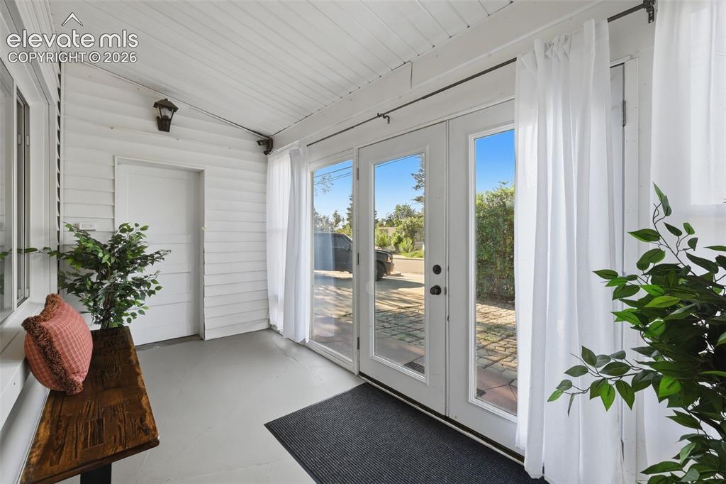 Image 17 of 31: Enclosed patio/mud room